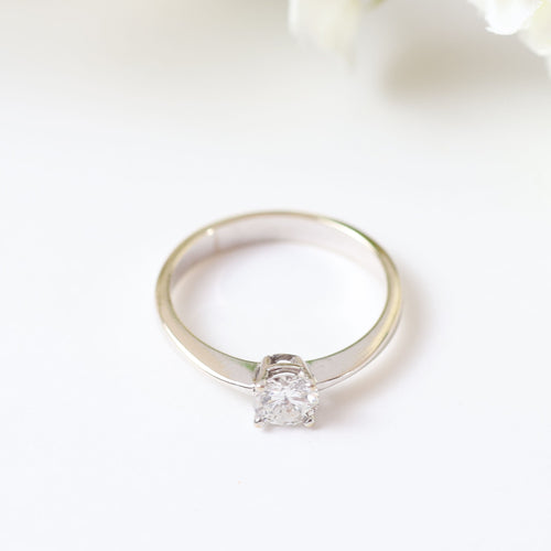 Sortija solitario en oro blanco con diamante 58 Facettes 126443