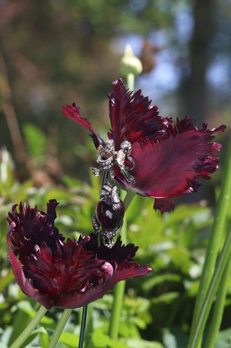 Pendentif Amour symbolique : pendentif en forme de cœur en grenat victorien avec nœud incrusté de diamants 58 Facettes 16196-0110