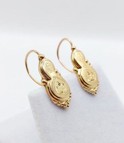 Boucles d'oreilles Dormeuses victoriennes poissardes or rose, goutte et décorations ciselées (circa 1880) 58 Facettes A05080