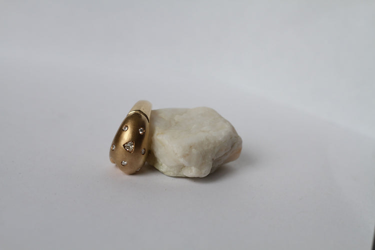 Bague 54 Bague Retro or jaune, diamants ronds et diamant trillion 58 Facettes