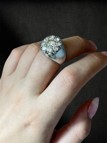 Bague Bague en or blanc « Le Seigneur de la Lumière » sertie de diamants pavés 58 Facettes