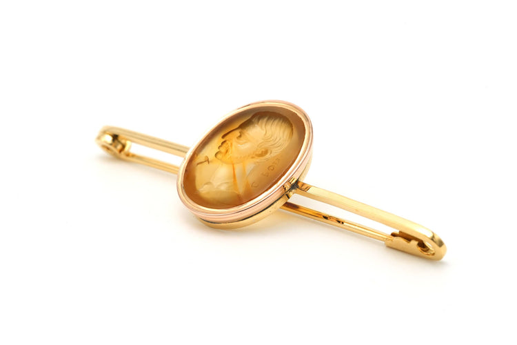 Broche Broche Napoléon III intaille sur agate en or jaune 18 carats 58 Facettes 23328