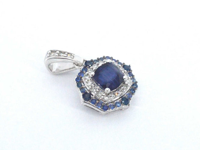 Pendentif Pendentif en or blanc avec diamants et saphir 58 Facettes 2351