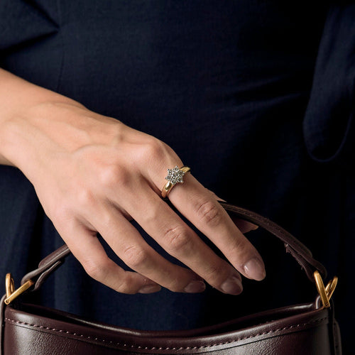 Bague 54,5 Bague Fleur en Or jaune et diamants 58 Facettes GAP1649