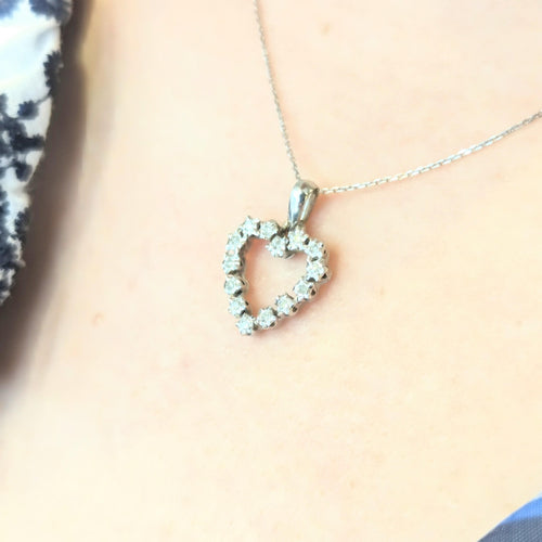 Pendentif Pendentif cœur en or blanc et diamants 58 Facettes 29793