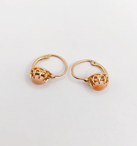 Boucles d'oreilles Dormeuses antique or rose 18k cabochon de corail (circa 1900) 58 Facettes A06119