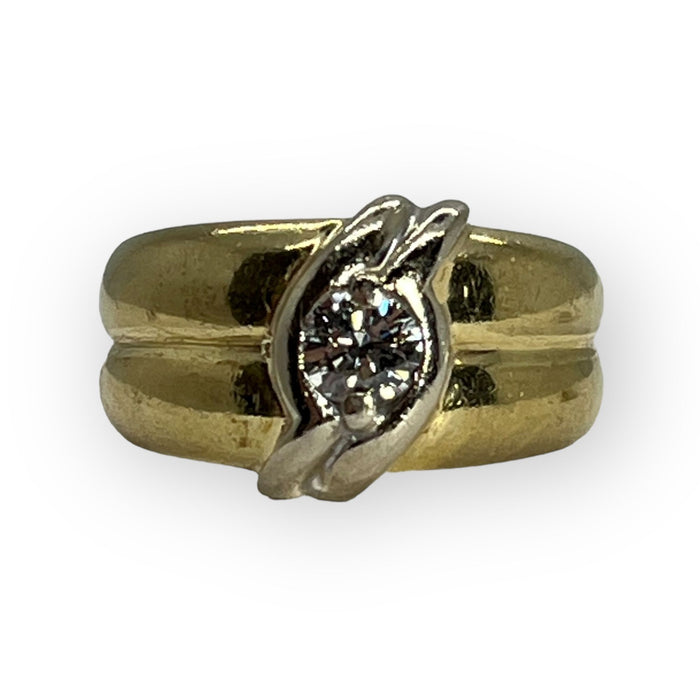 Solitaire diamond ring