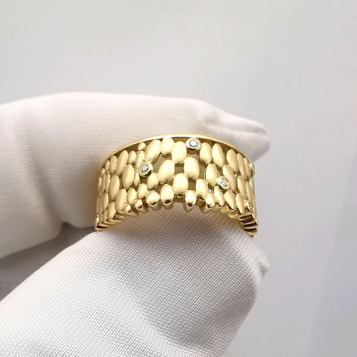 Anillo de oro amarillo con diamantes