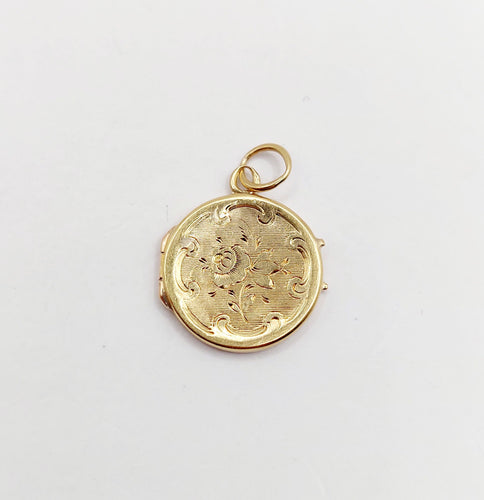 Pendentif Petit pendentif porte photo antique or jaune 18k ciselé de fleurs (circa 1900) 58 Facettes A06174