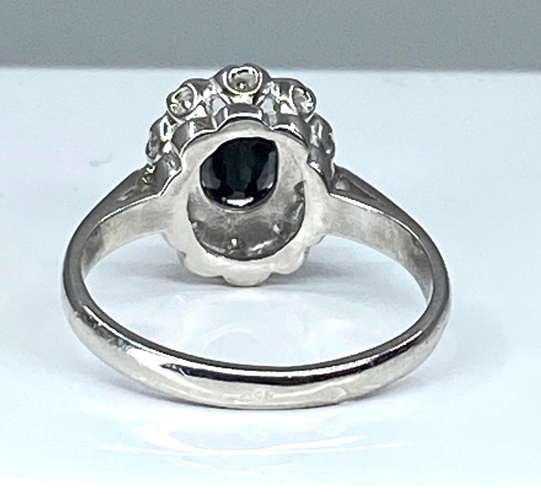 Weißgold-Saphir- und 10-Diamant-Ring