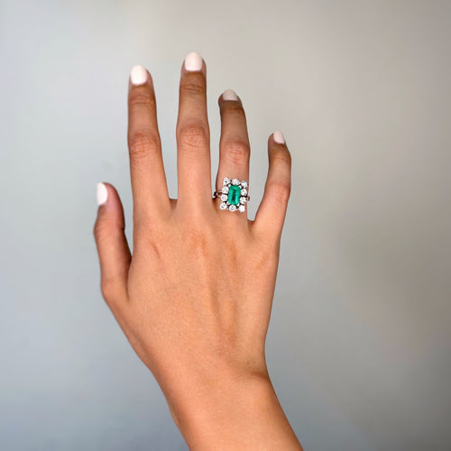 Bague 50 Bague - Or, Diamants & Emeraude 58 Facettes 250231R