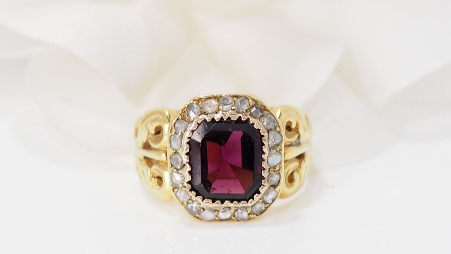 Bague 50 Bague En Or Jaune, Grenat Et diamants taille rose 58 Facettes 30602