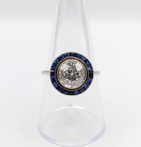 Bague 57.5 Bague cible art deco or blanc 18k diamant taille ancienne 2,40 carat et saphirs calibrés (circa 1920) 58 Facettes A06140