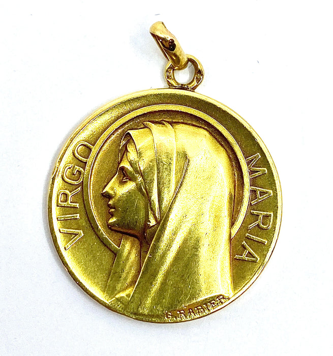 Medalla de oro amarillo que representa el Virgen María, firmado G. Rabier