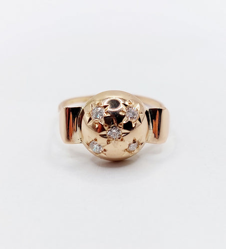 Kulet kuppelring i roségull, stjerneinnfattet diamant (ca. 1950) 