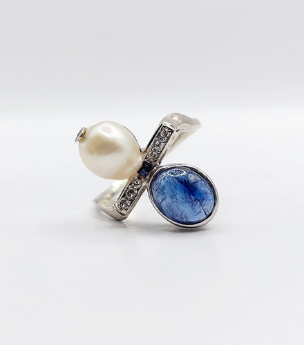 Bague 56 Bague Art Déco or blanc, saphir naturel, perle, diamants 58 Facettes A05893