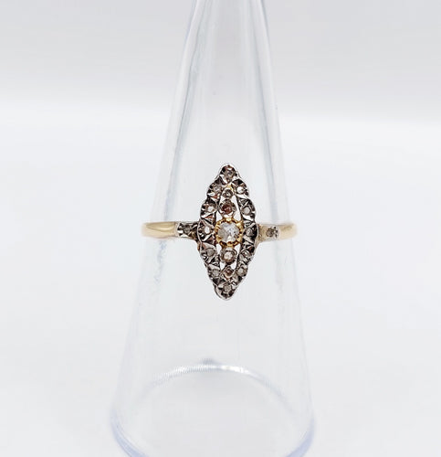 Marquise ring van geelgoud, Platina en diamanten (circa 1900) 