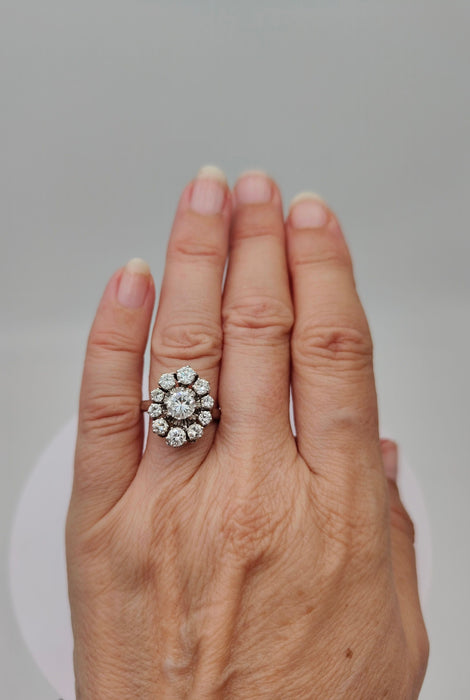 Bague 56 Bague marguerite en or blanc avec diamants 58 Facettes