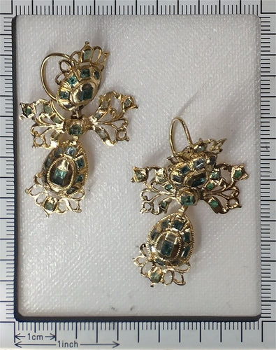 Boucles d'oreilles Boucles d'oreilles baroques en émeraudes ibériques, orfèvrerie du XVIIIe siècle sertie de 58 émeraudes 58 Facettes 25115-0313