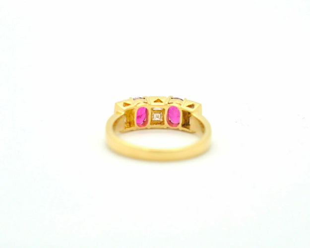 Bague en or jaune avec rubis et diamants