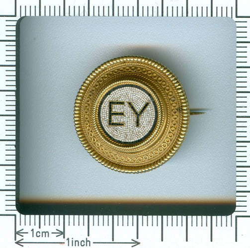 Broche EY – De la santé grecque à l'amour anglais : la broche victorienne en micro-mosaïque de Castellani 58 Facettes 12131-0068
