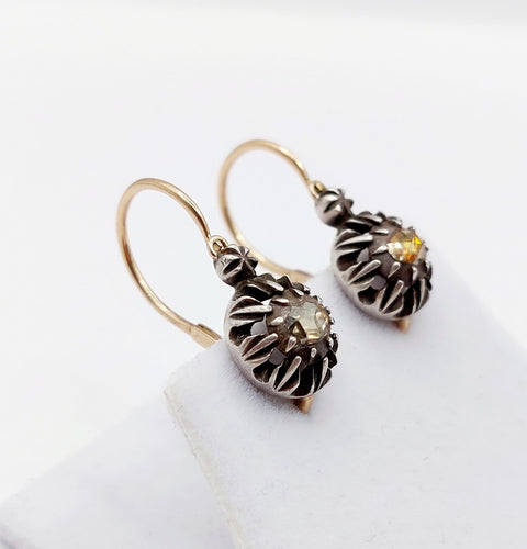 耳钉 18k玫瑰金维多利亚风格，银和玫瑰式切割钻石镶嵌于金箔上（约1870年） 