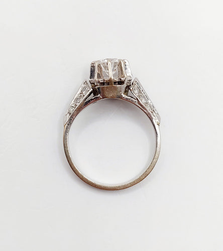 Bague 47 Bague solitaire Art Déco or blanc, platine et diamant 0,55 carat (circa 1930) 58 Facettes A00256