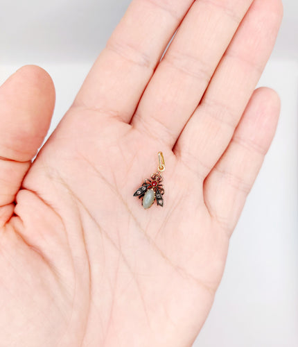 Pendentif Pendentif abeille victorien or rose, diamants et pierres (circa 1890) 58 Facettes A06097