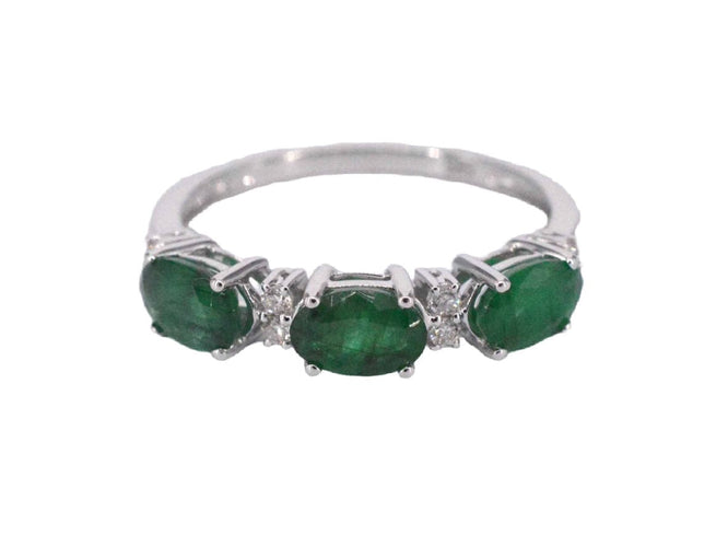 Bague Bague en or blanc avec diamants et émeraude 58 Facettes 2126