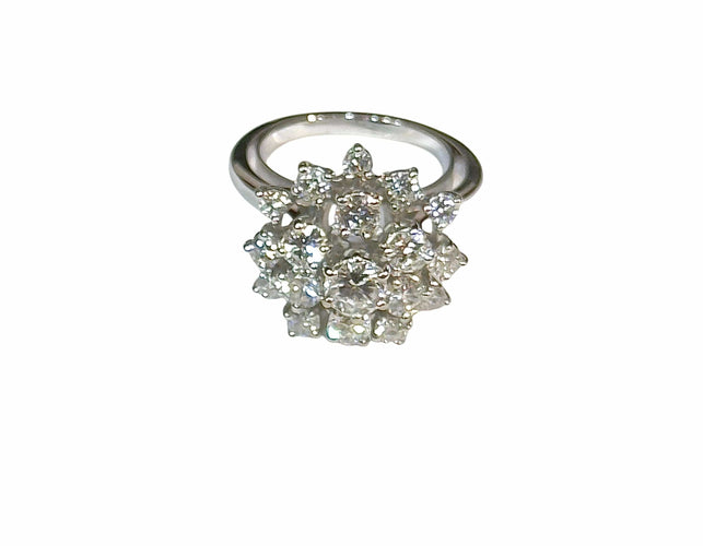 Bague 54 Bague ancienne en or blanc 18 carats et diamants 58 Facettes