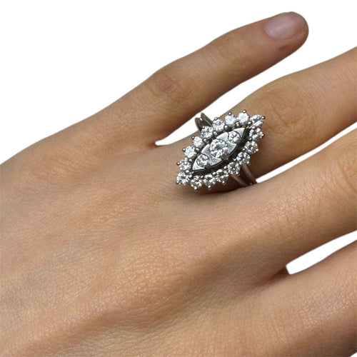 Bague 54 Bague Marquise or blanc diamants 58 Facettes