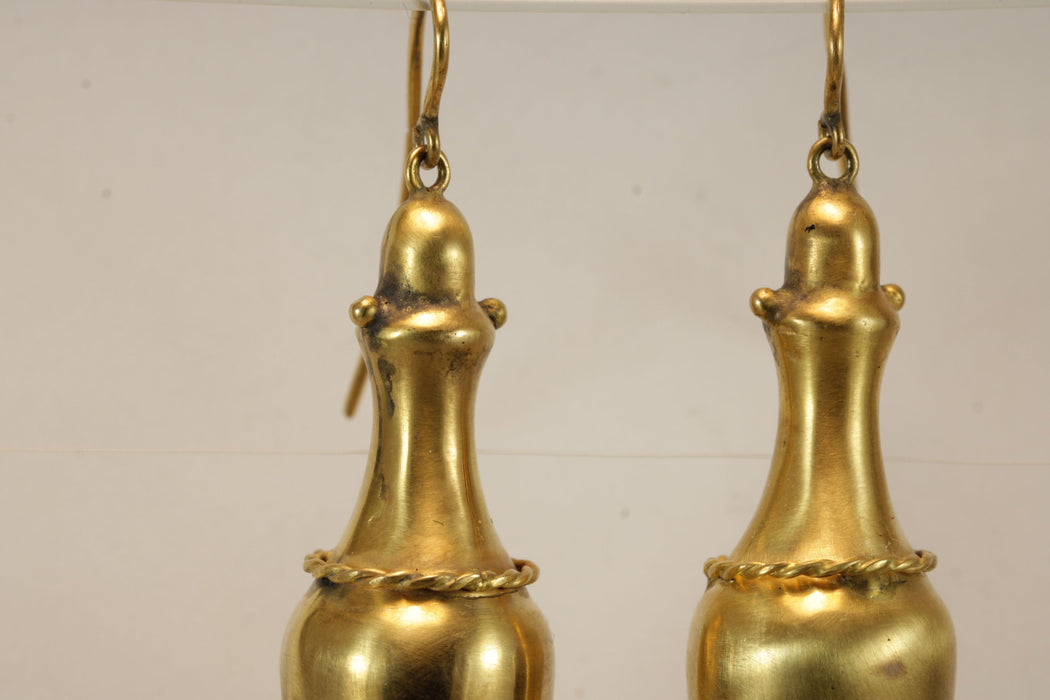 Pendientes de oro antiguo