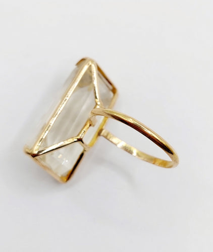 Vintage cocktail ring in 18k gold and yellow stone 