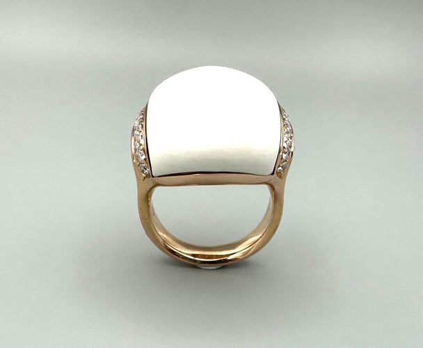 Bague 60 CHIMENTO. Bague en or rose, agate blanche et diamants 58 Facettes