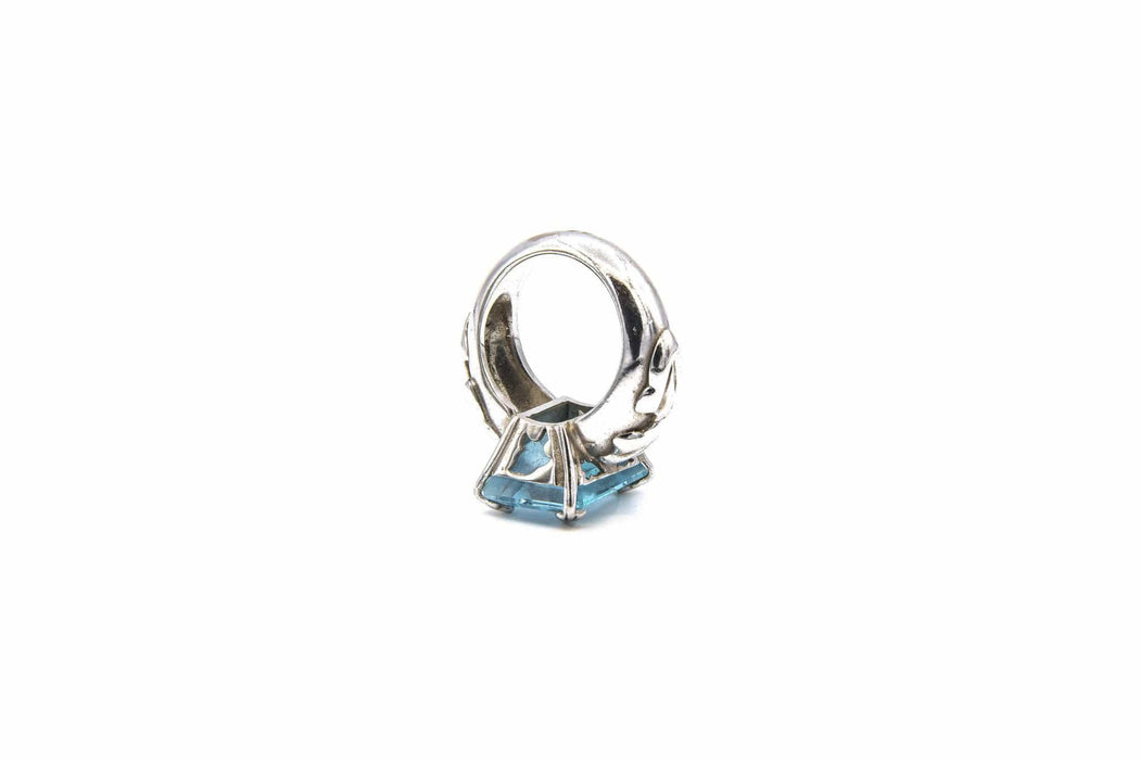 Bague Bague en or blanc avec pierre bleu clair 58 Facettes