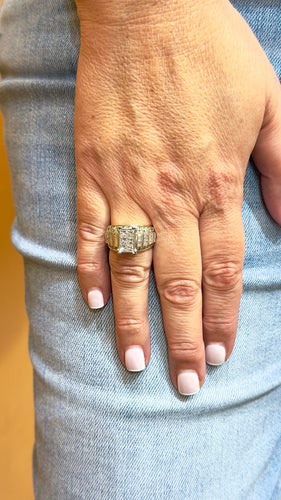 Anillo de oro bicolor de 14 quilates y diamantes naturales 