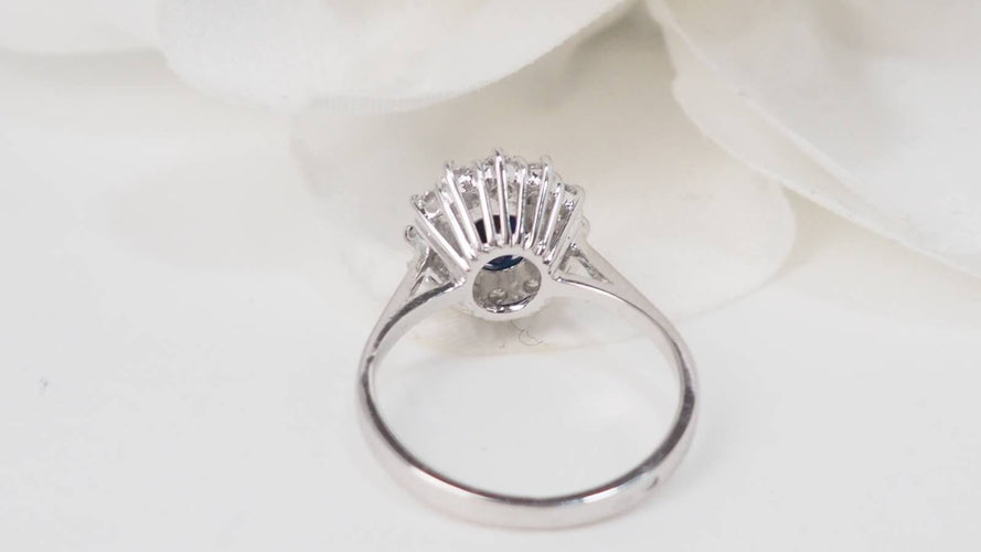 Bague Bague marguerite en or blanc, saphir et diamants 58 Facettes