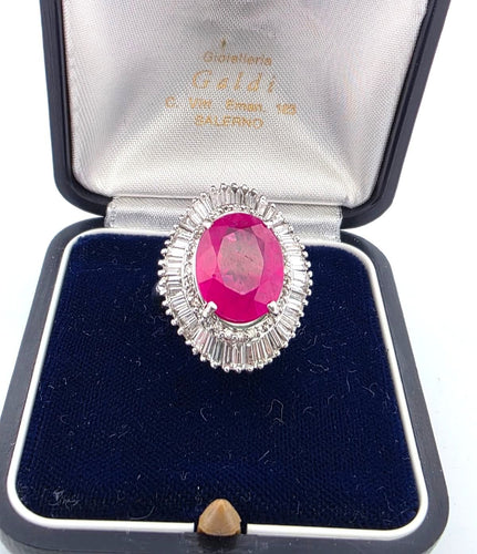 Bague 52 Bague en or blanc avec rubis et diamants 58 Facettes