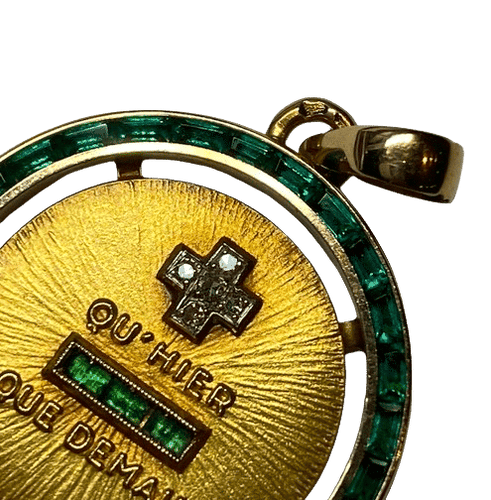Pendentif MEDAILLE A. AUGIS OR 18K DIAMANTS EMERAUDES + QU'HIER - QUE DEMAIN 58 Facettes