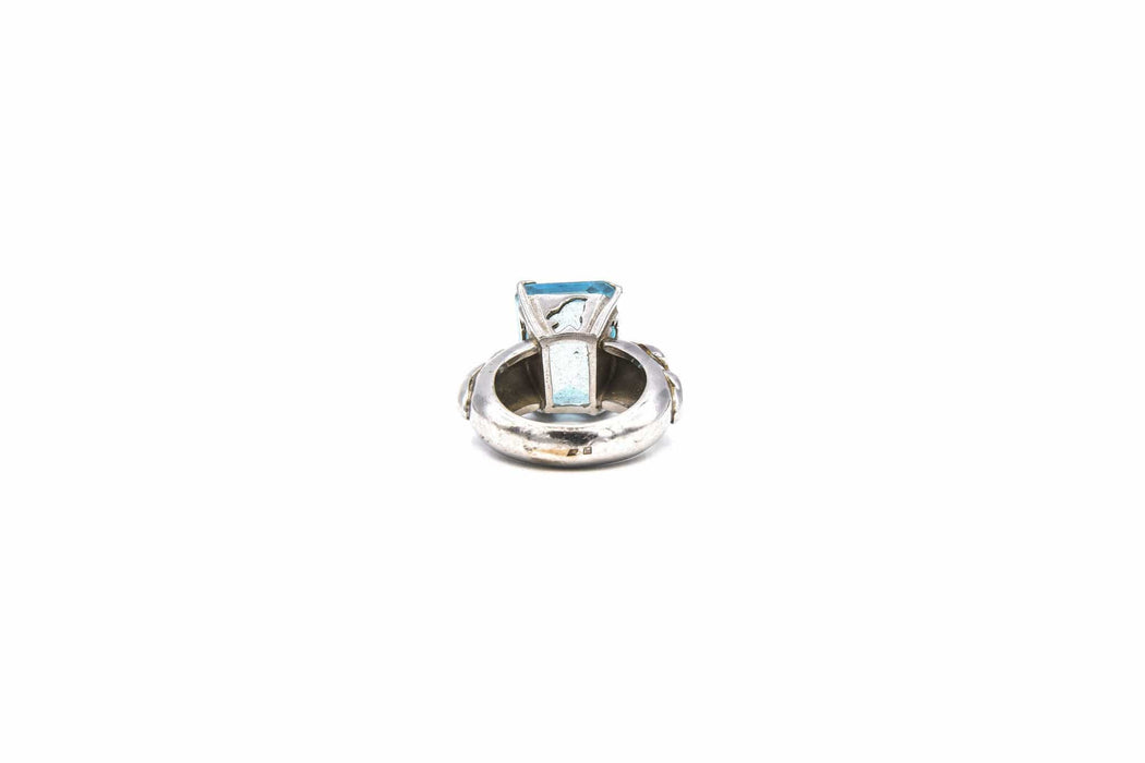 Bague Bague en or blanc avec pierre bleu clair 58 Facettes