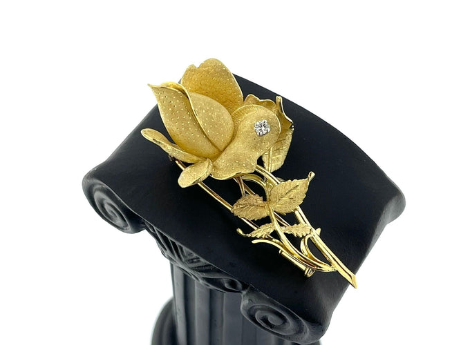 Broche Broche en forme de rose en or jaune et blanc avec diamants 58 Facettes