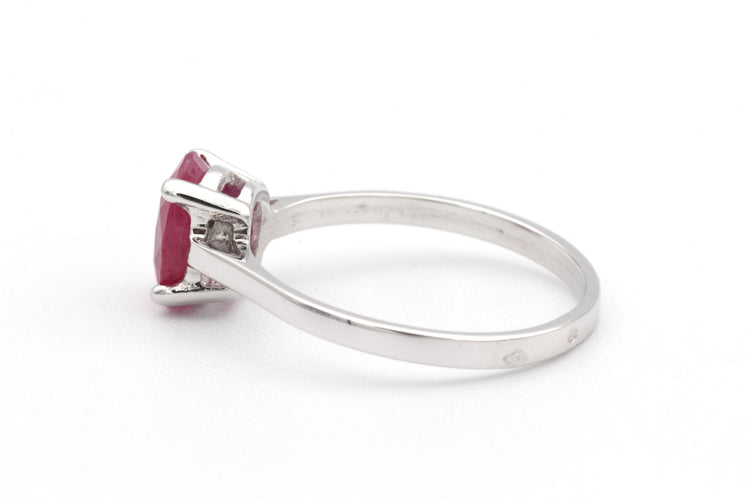 Bague 52 Bague contemporaine en or blanc sertie d'un rubis 58 Facettes 19408