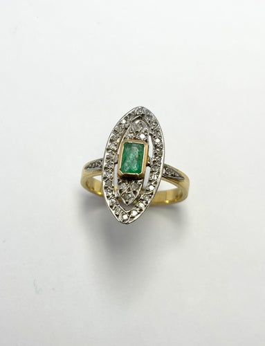 Bague 58 Bague Art Déco en or avec accents de platine, sertie d'une émeraude naturelle et de 28 diamants. 58 Facettes E14