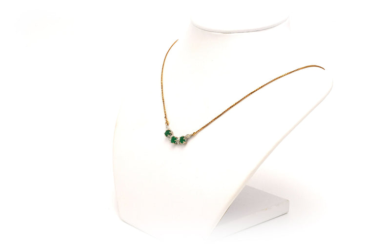 Collier Collier en or jaune serti d'émeraude et de diamants 58 Facettes 13824