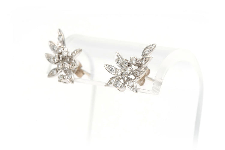 Boucles d'oreilles Boucles d'oreilles en or blanc serties de diamants 58 Facettes 22277