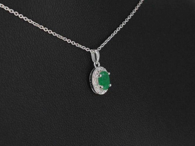 Pendentif Pendentif entourage en or blanc avec diamants et émeraude 58 Facettes 2018