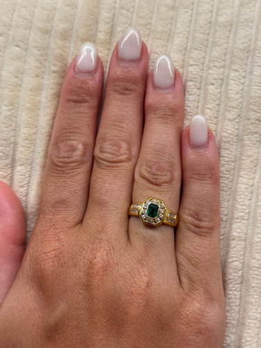 Bague 53 Bague Mirco Visconti des années 1980 en or jaune avec émeraude et diamants 58 Facettes