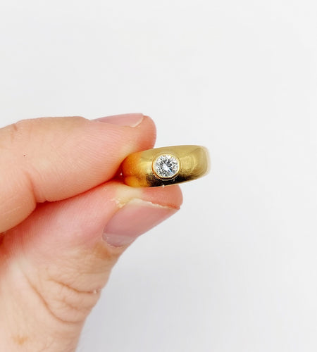 Bague 48 Bague jonc bombé dôme en or 18k et diamant 0,25 ct 58 Facettes A06595