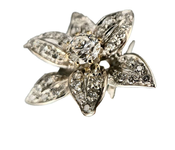 Bague 53.5 Bague fleur or blanc sertie d'un diamant de 0,43 carat (VVS-E/F) 58 Facettes