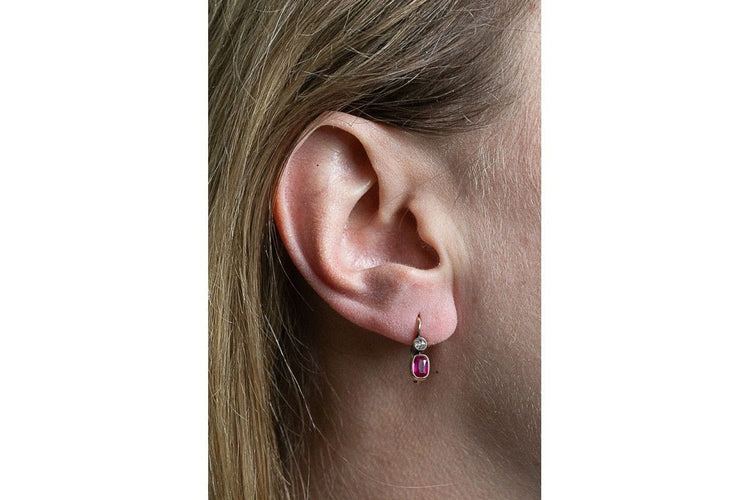 Boucles d'oreilles Paire de boucles d'oreilles en or jaune, rubis synthétiques, diamants, début XXe siècle 58 Facettes 10190-2